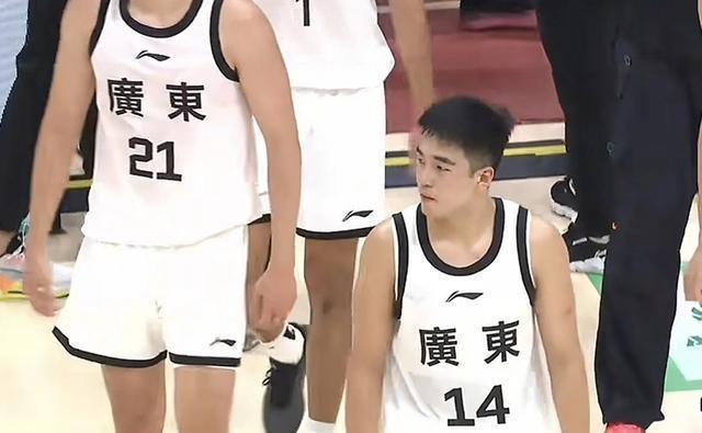爱游戏登陆 - 今晨体能课后，广厦男篮止住颓势备战欧超杯，底气十足，阵容厚度经受考验