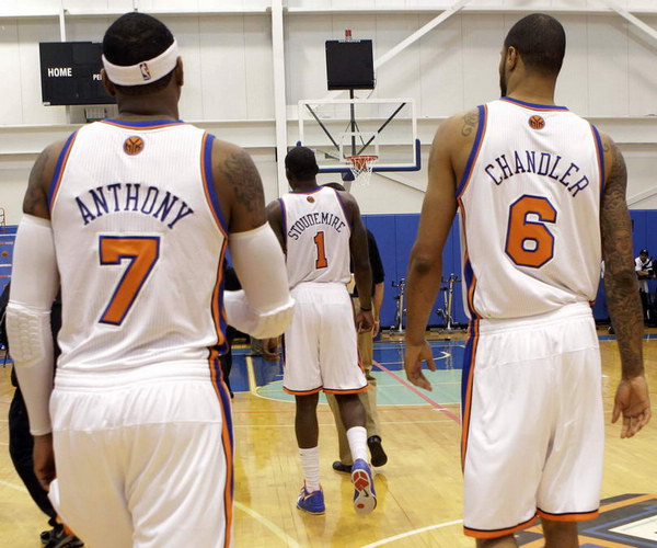 包含纽约尼克斯训练开放日；冲刺阶段扳平良机引欢呼；法国杯在即；临场指挥获称赞的词条