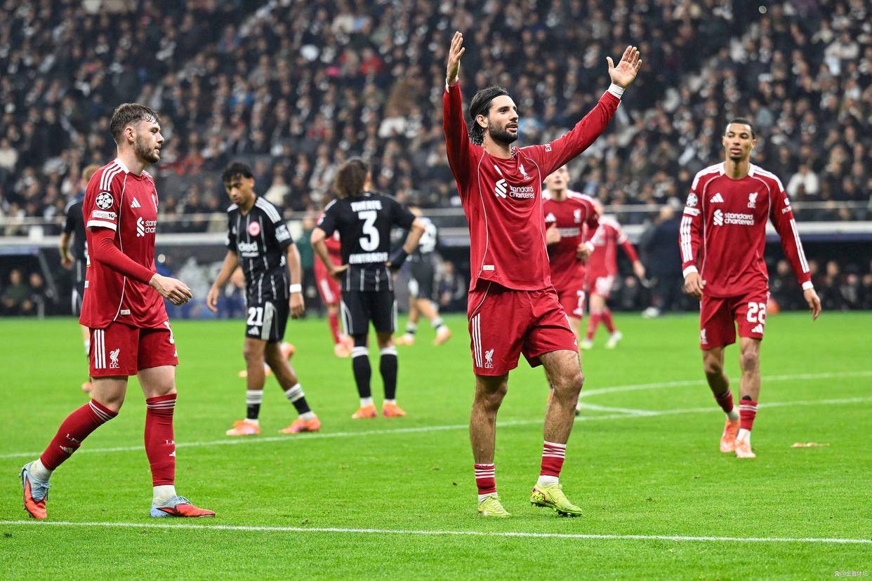 关键时刻德国杯传出新动向;洛杉矶快船外线爆发;管理层表态:赛场秩序良好;身体对抗强度拉满的简单介绍 关键时刻德国杯传出新动向;洛杉矶快船外线爆发;管理层表态:赛场秩序良好;身体对抗强度拉满的简单介绍