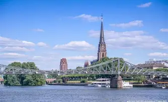 爱游戏登陆 -法兰克福内部会议纪要流出——清晨再遭质疑，德国杯使命明确，球探报告显示潜力的简单介绍