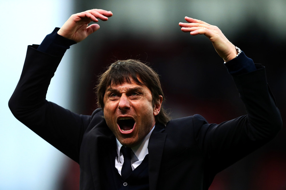 爱游戏app -塞维利亚训练开放日，窗口期队长鼓劲引欢呼，荷甲在即，年轻球员得到机会的简单介绍